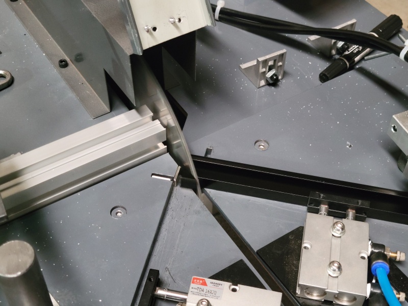 aluminum profile cutting.jpg